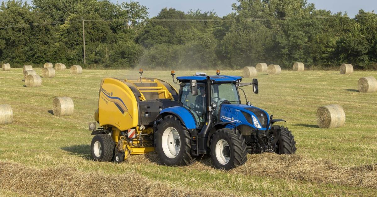 Okosabb, erősebb, strapabíróbb – Itt a New Holland Roll-Belt™ 180 és 150 PLUS bálázó