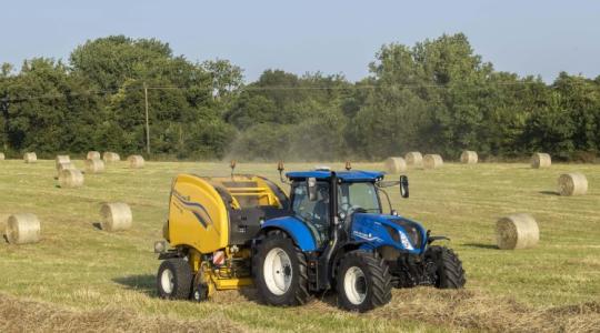 Okosabb, erősebb, strapabíróbb – Itt a New Holland Roll-Belt™ 180 és 150 PLUS bálázó Okosabb, erősebb, strapabíróbb – Itt a New Holland Roll-Belt™ 180 és 150 PLUS bálázó