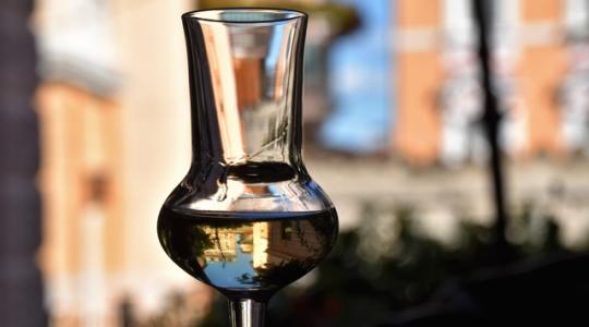 A pálinkafőzés alapjai – mindent, amit tudni érdemes a magyar pálinkáról