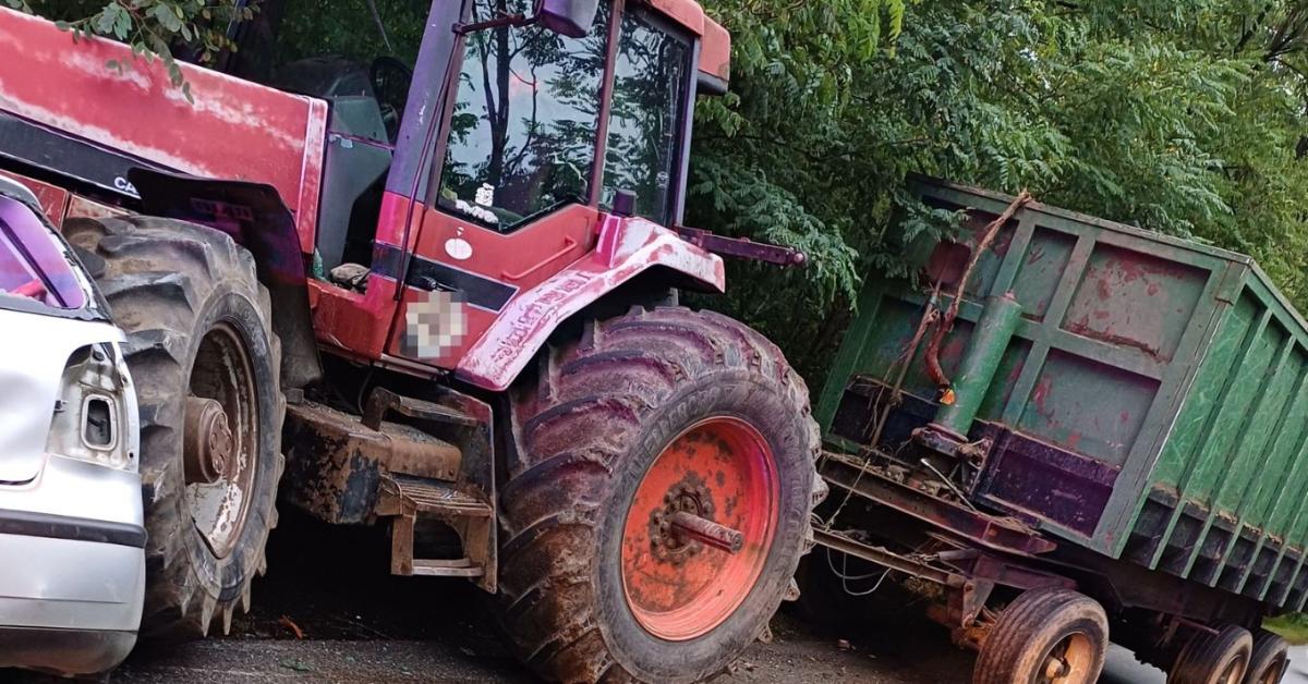Halálos baleset Napkor és Sényő között – autó ütközött traktorral