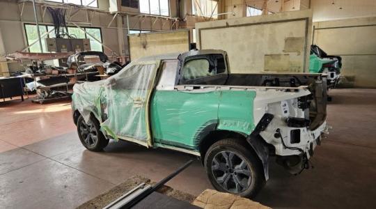 Nagyobb plató, kisebb kabin: jön a kétajtós Dacia Duster pickup!
