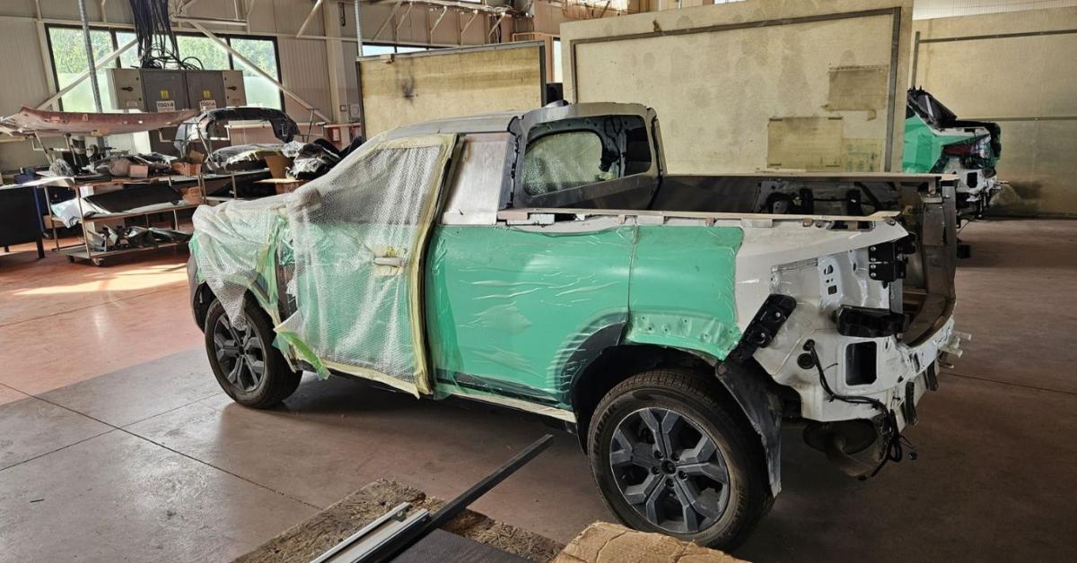 Nagyobb plató, kisebb kabin: jön a kétajtós Dacia Duster pickup! Nagyobb plató, kisebb kabin: jön a kétajtós Dacia Duster pickup!