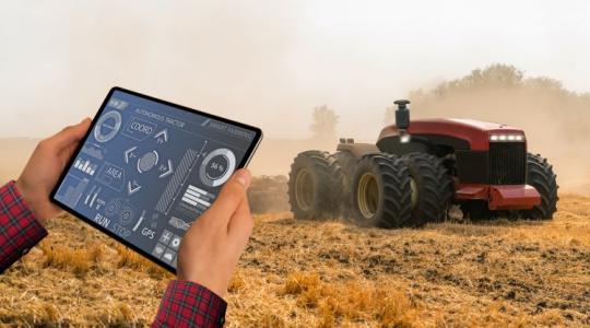 A traktor, ami tanul, spórol és figyel: újdonságok az Agritechnicán A traktor, ami tanul, spórol és figyel: újdonságok az Agritechnicán