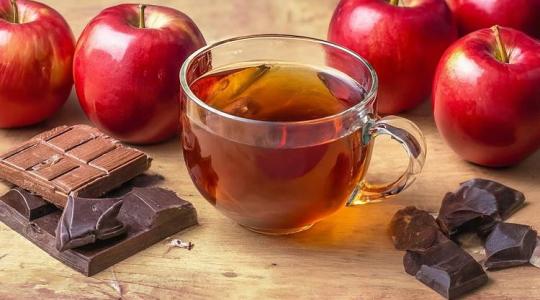 Kiderült, hogy egy gyakori betegség kezelésében segíthet a tea, a csokoládé és az alma Kiderült, hogy egy gyakori betegség kezelésében segíthet a tea, a csokoládé és az alma