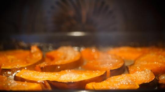 Ez igen! Ettől a pofonegyszerű trükktől lesz elképesztően finom a sütőtök! Ez igen! Ettől a pofonegyszerű trükktől lesz elképesztően finom a sütőtök!