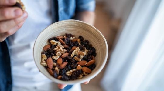 Ez a ropogtatnivaló igazi őszi csodaszer! Védi a szíved, segít a fogyásban, csökkenti a koleszterinszinted. Ja, és még finom is! Ez a ropogtatnivaló igazi őszi csodaszer! Védi a szíved, segít a fogyásban, csökkenti a koleszterinszinted. Ja, és még finom is!