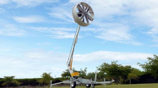 Fagyvédelem gyümölcs- és szőlőültetvényekben: mobil szélgépes megoldások a tavaszi fagykárok ellen