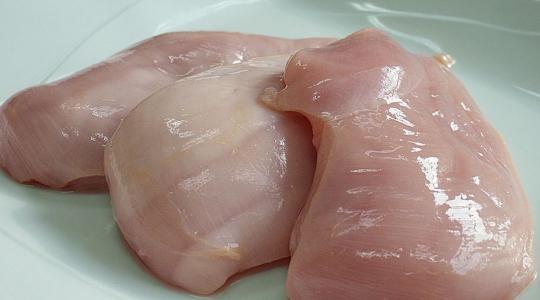 Bűzlött a szállítmány – veszélyes csirkehúst foglalt le a NAV + VIDEÓ Bűzlött a szállítmány – veszélyes csirkehúst foglalt le a NAV + VIDEÓ