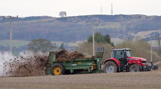 Trágyaszóró karbantartás télre – korrózió és csapágyvédelem Trágyaszóró karbantartás télre – korrózió és csapágyvédelem
