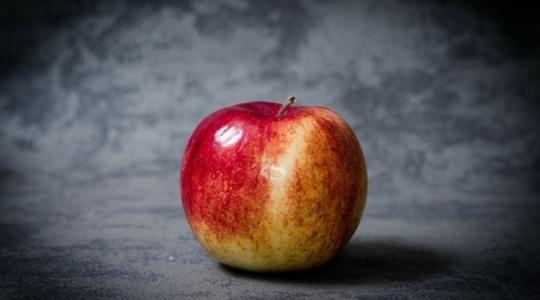 Ezért érdemes almát enni az ünnepek előtt – meglepő fogyókúrás trükk
