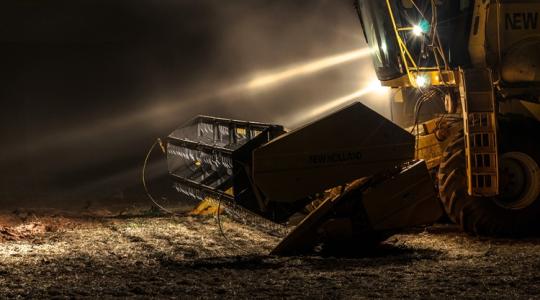 Felhajtasz az útra, és elvakítanak a fényszórók, ismerős?