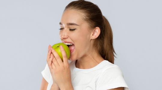 Gyakran eszel almát? Akkor vigyázz! Ezt feltétlenül tudnod kell róla! Gyakran eszel almát? Akkor vigyázz! Ezt feltétlenül tudnod kell róla!