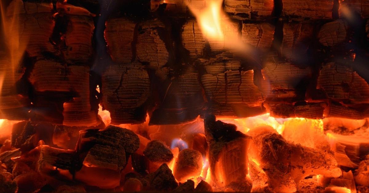 Lángra kapott a tűzifa: tragédia is történhetett volna