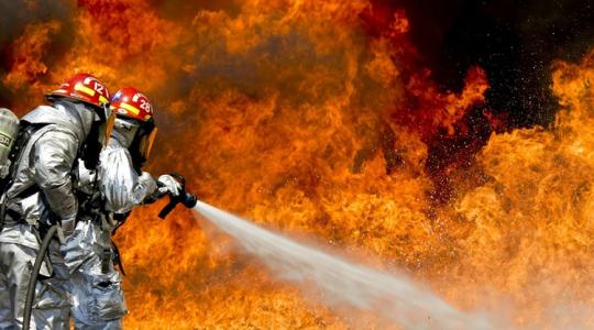 Pusztító üzemtűz a szomszédban Pusztító üzemtűz a szomszédban