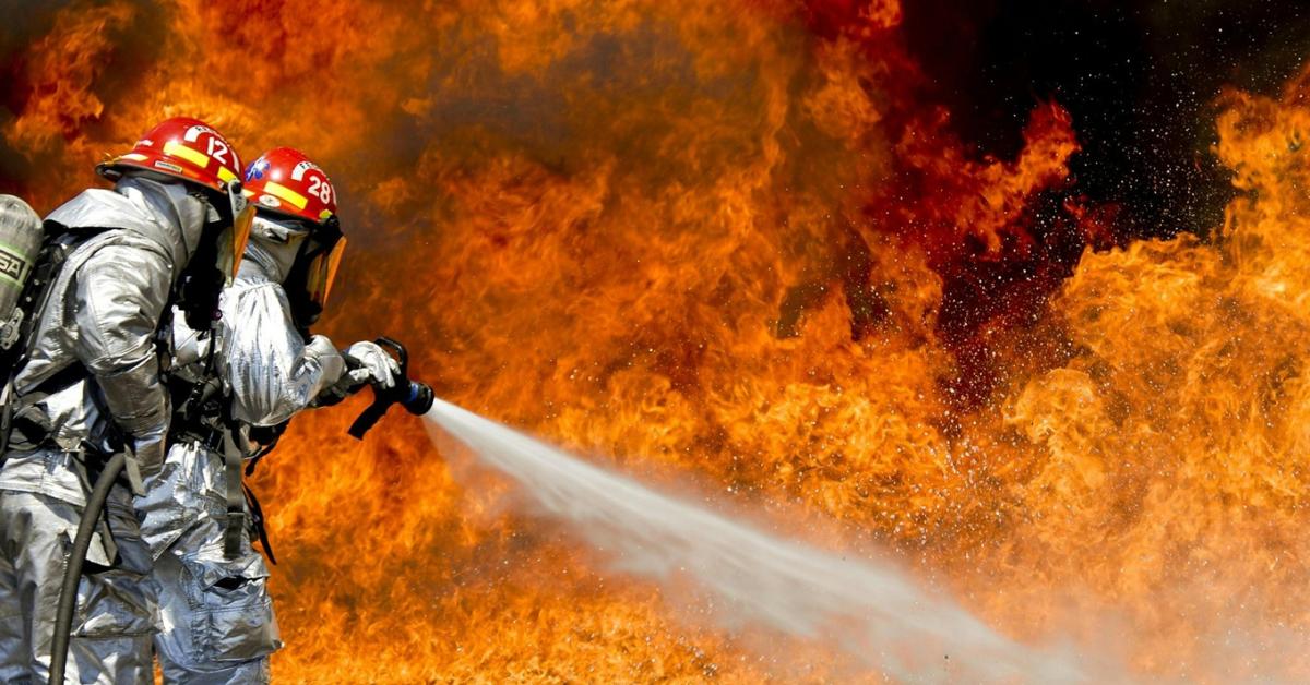 Pusztító üzemtűz a szomszédban Pusztító üzemtűz a szomszédban