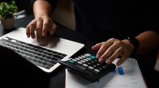 Ez tetszeni fog: adókönnyítések lépnek életbe 2026-tól