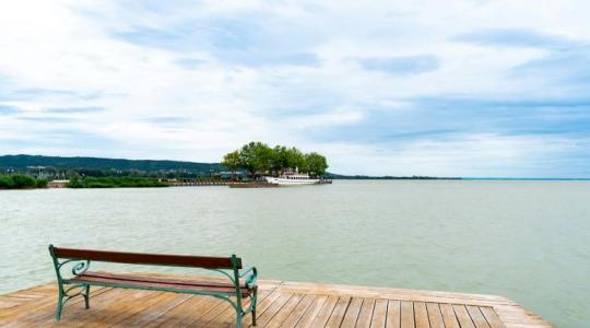 Megmozdult a Balaton: centiket emelkedett a vízszint a novemberi esők nyomán Megmozdult a Balaton: centiket emelkedett a vízszint a novemberi esők nyomán