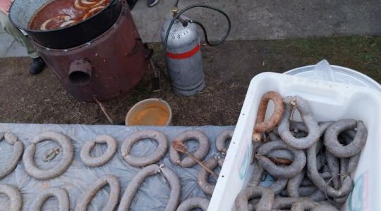 András, kopog a pallás – disznóölés, házasságjóslás és halásztilalom Szent András napján András, kopog a pallás – disznóölés, házasságjóslás és halásztilalom Szent András napján