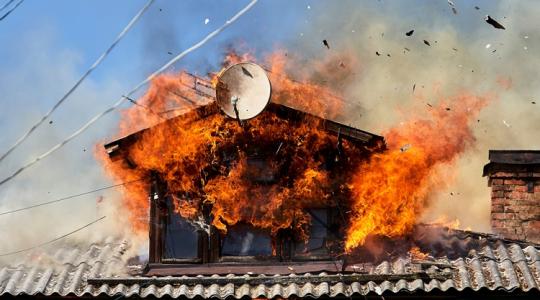 Hőstett: egy kisfiú mentett meg tíz embert a lángoktól
