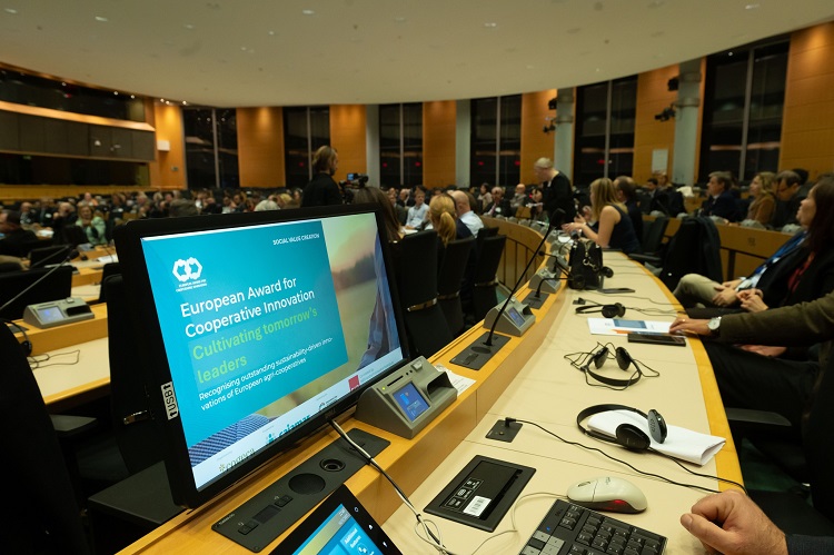 DélKerTÉSZ DélKerTÉSZ