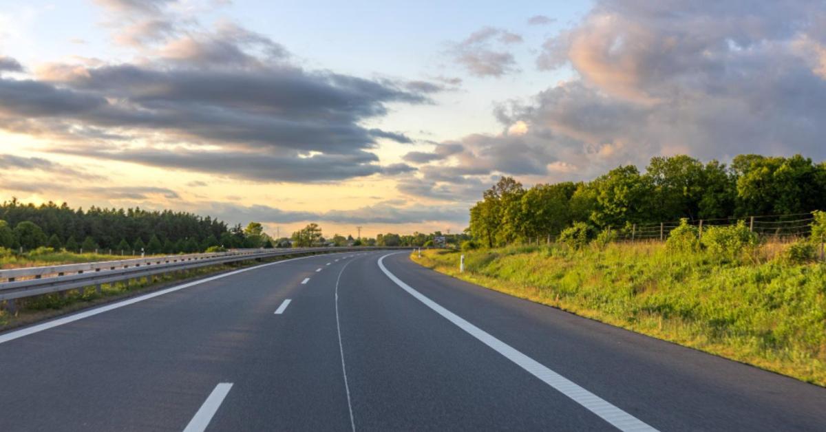Hétfőtől elérhetők a 2026-os autópálya-matricák