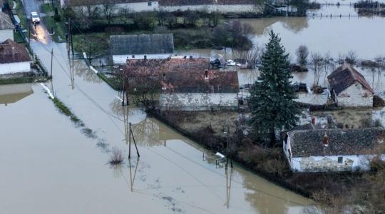Árad az Ipoly: két határhoz vezető utat lezártak Nógrádban Árad az Ipoly: két határhoz vezető utat lezártak Nógrádban