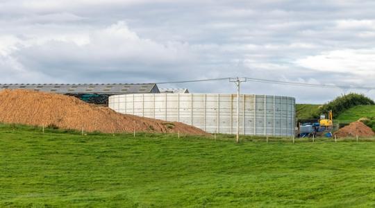 A trágyatárolás téli hibái – amiből nagy baj lehet A trágyatárolás téli hibái – amiből nagy baj lehet