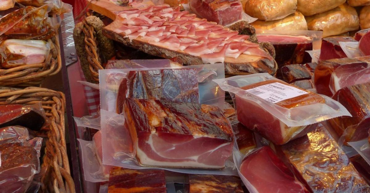 Illegális hússzállítmányokat buktattak le Röszkén 