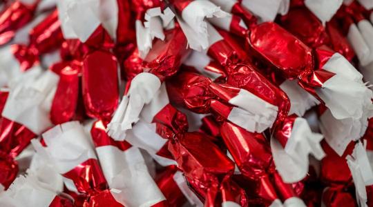 Pisztáciás, vörösboros, áfonyás: új szaloncukor-ízek lepték el a boltokat Pisztáciás, vörösboros, áfonyás: új szaloncukor-ízek lepték el a boltokat