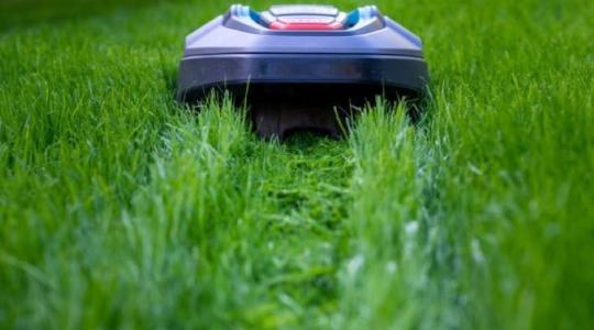 Husqvarna-panasz nyomán vizsgálja az EU a kínai robotfűnyírókat Husqvarna-panasz nyomán vizsgálja az EU a kínai robotfűnyírókat