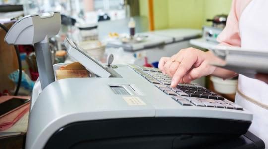 Furcsa pénztárgéphasználat miatt vizsgált cégeket a NAV Furcsa pénztárgéphasználat miatt vizsgált cégeket a NAV