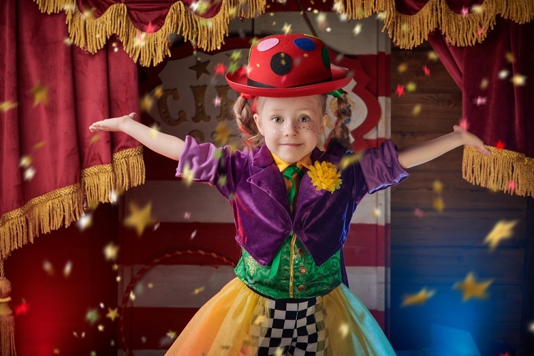 tél fiú lány jelmezes gyerek