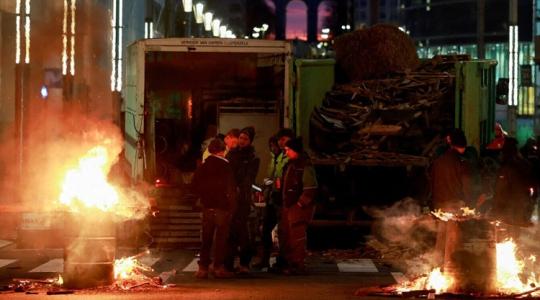 Tűz, vízágyú, feszültség: kezd elmérgesedni a brüsszeli helyzet +VIDEÓ Tűz, vízágyú, feszültség: kezd elmérgesedni a brüsszeli helyzet +VIDEÓ