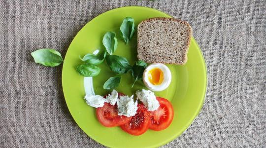 Kihagyod a reggelit? A vérnyomásod és a vércukrod is megsínyli