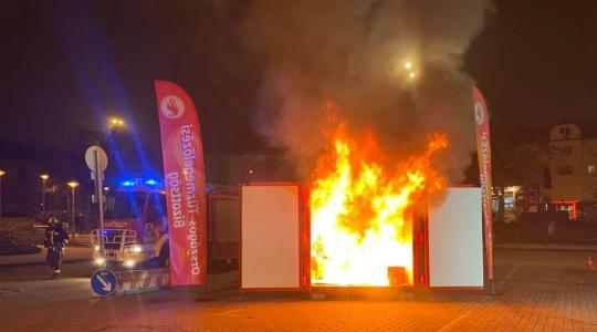 Életveszély a karácsonyfa alatt: veszélyes díszeket talált a hatóság