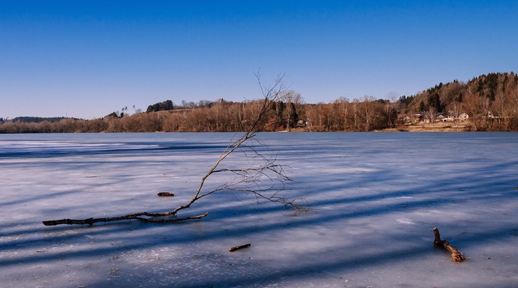 befagyott tó