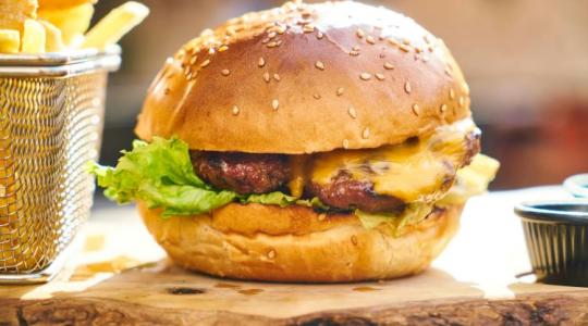 Hogyan lett a hamburgerből drága vacsora? Valóban ez az ok?
