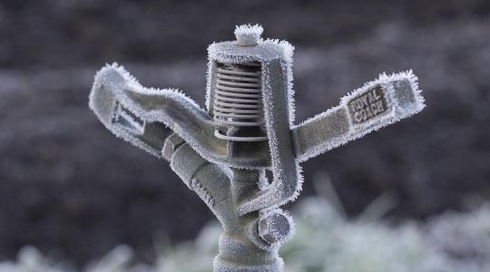 Öntözőrendszer téliesítése – amit januárban még menteni lehet