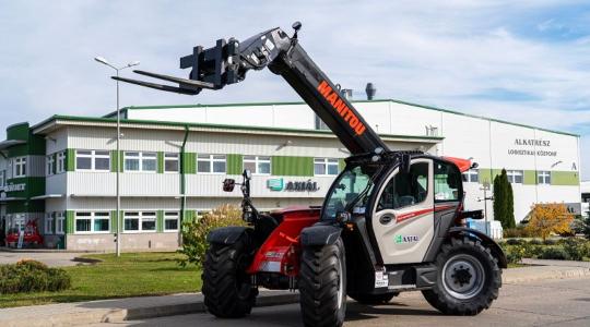 Íme a gép, ami 2,5 tonnát 6 méter magasra emel és elektromos