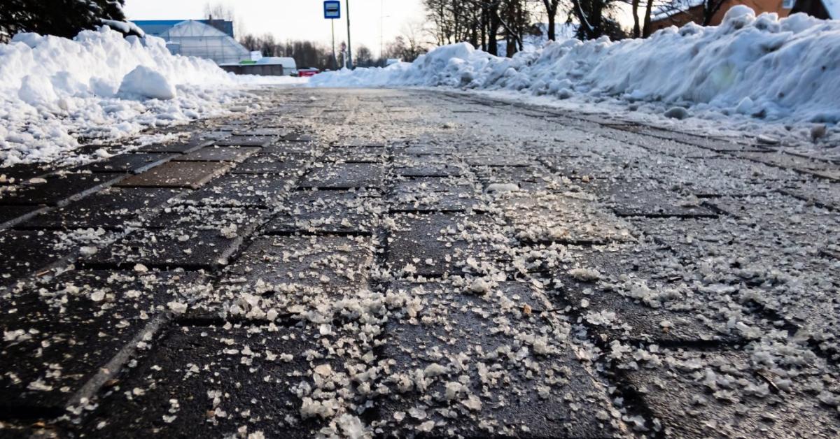 Téli csúszásmentesítés: miért ne sózzunk? Téli csúszásmentesítés: miért ne sózzunk?