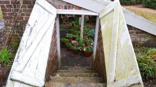 Télen is kertészkednél? A süllyesztett üvegház megoldást kínál Télen is kertészkednél? A süllyesztett üvegház megoldást kínál