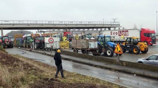 Nincs vége: újabb nagyszabású gazdatüntetés Párizsban Nincs vége: újabb nagyszabású gazdatüntetés Párizsban