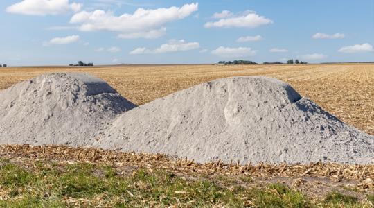 Rekordmennyiségű mésztrágyát használnak a német gazdák, de miért?