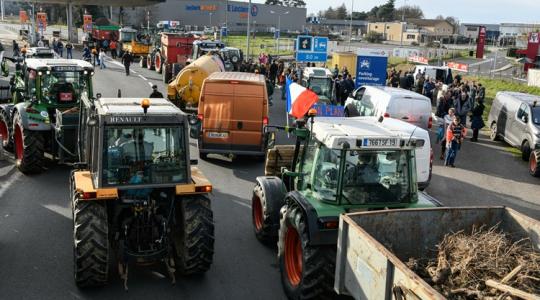 Nem adják fel: újabb tömeges gazdatüntetés Franciaországban