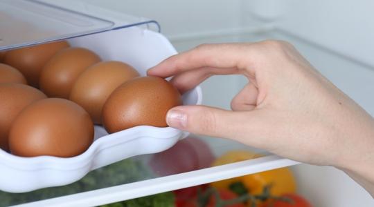Te is rosszul csináltad? Ezért kell fejjel lefelé tárolni a tojást!