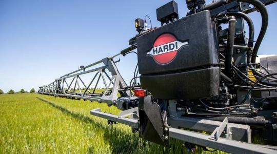 Precíziós permetezés kompromisszumok nélkül: Így faraghat le a költségeiből a HARDI NAVIGATOR-ral