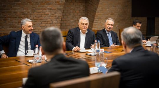 Rendkívüli: 615 forinton rögzítették a gázolaj árát az olajblokád miatt