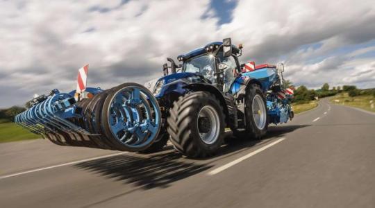 Szűk udvar, nehéz rakomány? Erre talált megoldást a New Holland +VIDEÓ Szűk udvar, nehéz rakomány? Erre talált megoldást a New Holland +VIDEÓ