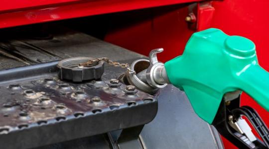 Kormányinfó: megvan, meddig tarthatnak ki a védett üzemanyagárak