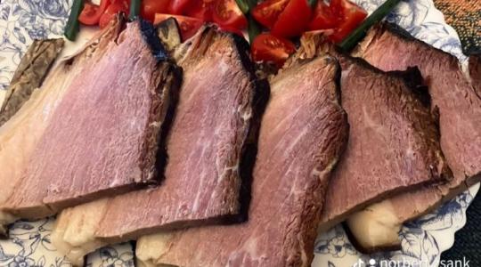 „Jöjjenek, nézzék meg!” – Így zajlik a sonkakészítés ott, ahol semmit nem titkolnak